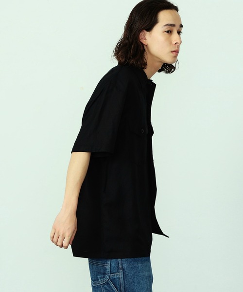 ※ALPHA（アルファ）の「ユーティリティリネンシャツ / スーベニア刺繍 半袖（SOUVENIR）（シャツ/ブラウス・メンズ・ブラック/オリーブ・LARGE/MEDIUM/X-LARGE）」の4枚目の写真