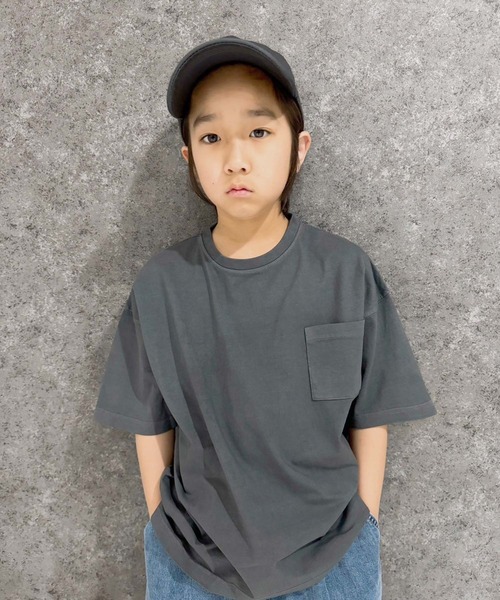 THE CASUAL(カジュアル)の「ピグメント オーバーサイズ ポケット Tシャツ(Tシャツ/カットソー・キッズ・グリーン/チャコール/ネイビー/ブラック/パープル/ベージュ・110cm/130cm/140cm/150cm/160cm/120cm)」の2枚目の写真