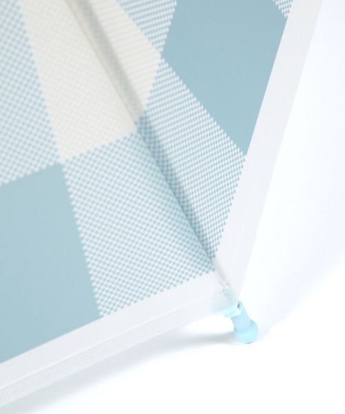 studio CLIP（スタディオクリップ）の「ギンガムチェックフロストビニール傘（長傘・レディース・チャコール/ブルー/ベージュ・FREE）」の6枚目の写真