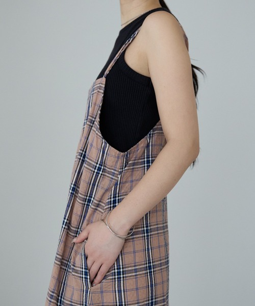 PREFERIR（プレフェリール）の「チェック ダブルストラップ ティアード キャミワンピース（ワンピース・レディース・ブラウン/ネイビー・MEDIUM/LARGE）」の17枚目の写真