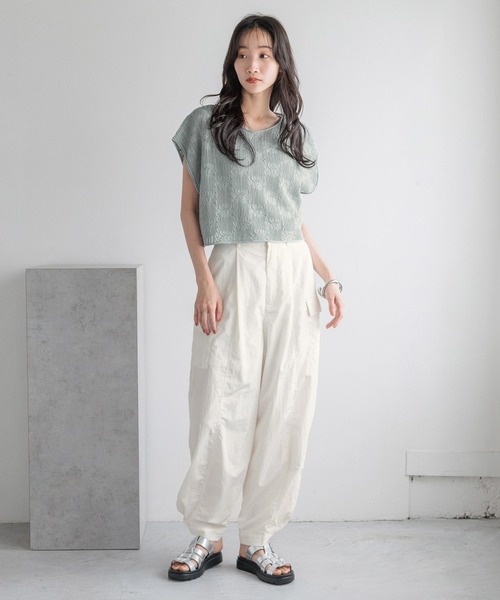 LOWRYS FARM(ローリーズファーム)の「シャイニーナイロンカーゴパンツ 116712(カーゴパンツ・レディース・グリーン/ブラック/ホワイト・FREE)」の12枚目の写真