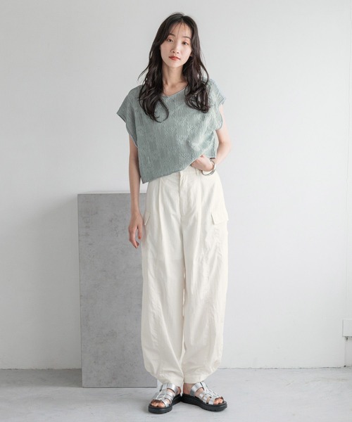 LOWRYS FARM(ローリーズファーム)の「シャイニーナイロンカーゴパンツ 116712(カーゴパンツ・レディース・グリーン/ブラック/ホワイト・FREE)」の11枚目の写真