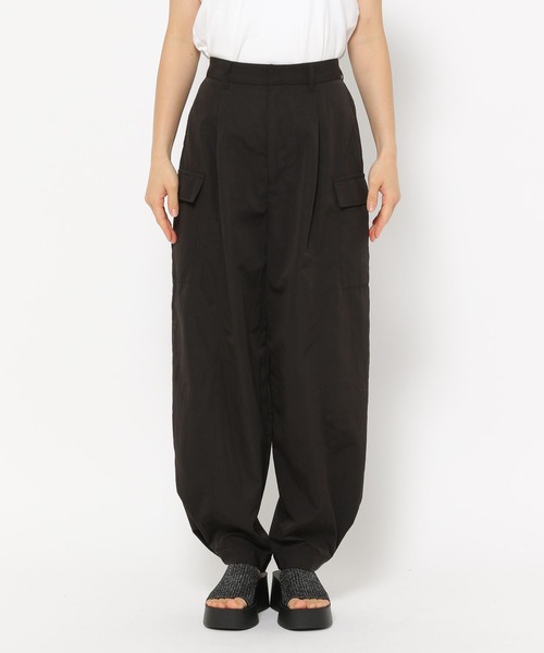 LOWRYS FARM(ローリーズファーム)の「シャイニーナイロンカーゴパンツ 116712(カーゴパンツ・レディース・グリーン/ブラック/ホワイト・FREE)」の18枚目の写真