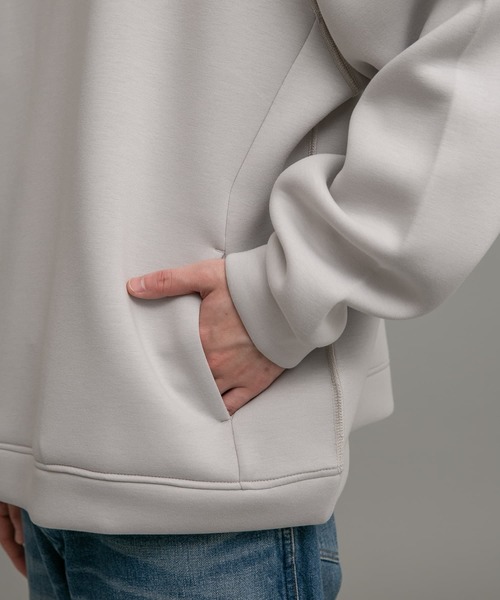 URBAN RESEARCH Sonny Label(アーバンリサーチサニーレーベル)の「ダンボールニットクルーネックプルオーバー(Tシャツ/カットソー・メンズ・ライトカーキ/チャコールグレー/グレー系その他・MEDIUM/LARGE/X-LARGE)」の11枚目の写真