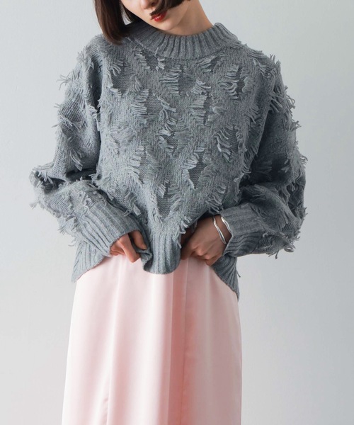 PURE BRIGHT（ピュアブライト）の「ボリュームスリーブフリンジニットプルオーバー（ニット/セーター・レディース・グレー/アイボリー・FREE）」の2枚目の写真