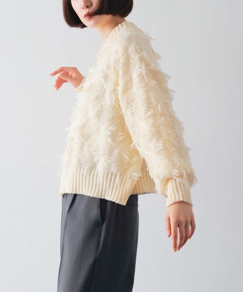 PURE BRIGHT（ピュアブライト）の「ボリュームスリーブフリンジニットプルオーバー（ニット/セーター・レディース・グレー/アイボリー・FREE）」の5枚目の写真