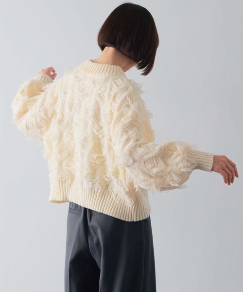 PURE BRIGHT（ピュアブライト）の「ボリュームスリーブフリンジニットプルオーバー（ニット/セーター・レディース・グレー/アイボリー・FREE）」の6枚目の写真
