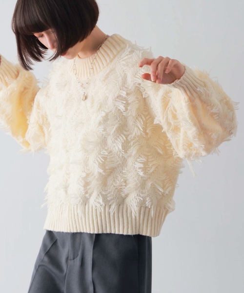PURE BRIGHT（ピュアブライト）の「ボリュームスリーブフリンジニットプルオーバー（ニット/セーター・レディース・グレー/アイボリー・FREE）」の7枚目の写真