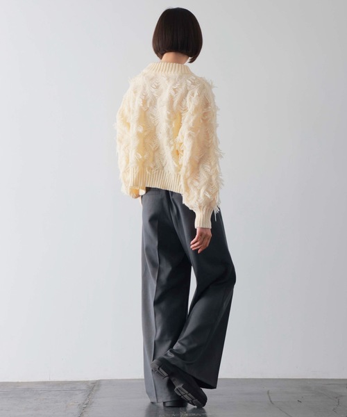 PURE BRIGHT（ピュアブライト）の「ボリュームスリーブフリンジニットプルオーバー（ニット/セーター・レディース・グレー/アイボリー・FREE）」の10枚目の写真