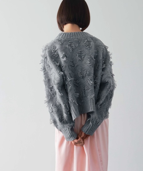 PURE BRIGHT（ピュアブライト）の「ボリュームスリーブフリンジニットプルオーバー（ニット/セーター・レディース・グレー/アイボリー・FREE）」の15枚目の写真