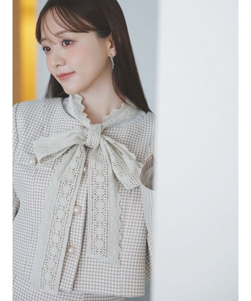 dazzlin（ダズリン）の「【森香澄コラボ】レースドッキングボウタイブラウス（シャツ/ブラウス・レディース・ベージュ/オフホワイト・FREE）」の11枚目の写真