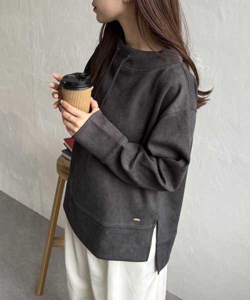 ikka（イッカ）の「【親子コーデ】GOKU楽フェイクスエードスピンドルプルオーバー（スウェット・レディース・ベージュ/モカ/ブラック/スカイブルー/ダークラベンダー・M/L/S）」の2枚目の写真