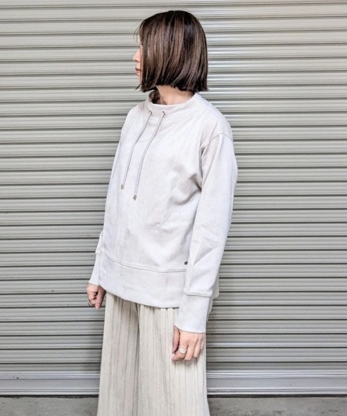 ikka（イッカ）の「【親子コーデ】GOKU楽フェイクスエードスピンドルプルオーバー（スウェット・レディース・ベージュ/モカ/ブラック/スカイブルー/ダークラベンダー・M/L/S）」の8枚目の写真