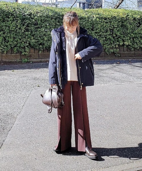 ikka（イッカ）の「【親子コーデ】GOKU楽フェイクスエードスピンドルプルオーバー（スウェット・レディース・ベージュ/モカ/ブラック/スカイブルー/ダークラベンダー・M/L/S）」の12枚目の写真