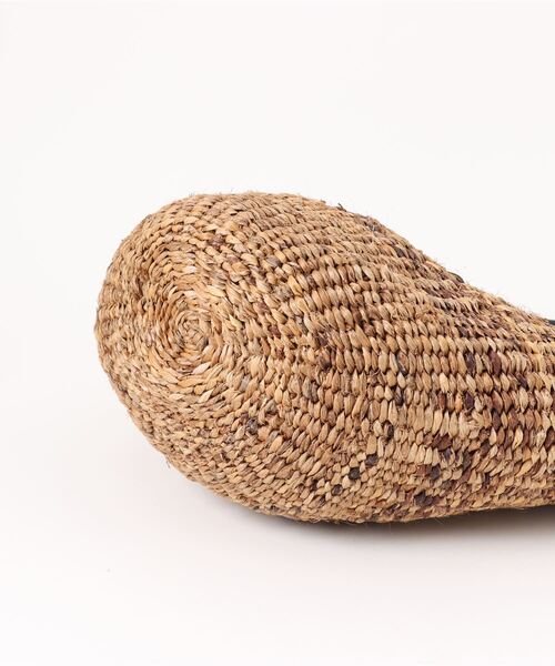 UNBILLION（アンビリオン）の「アフリカンスクエアー AFRICANSQUARE / バナナバッグ手提（かごバッグ・レディース・ベージュ・FREE）」の5枚目の写真