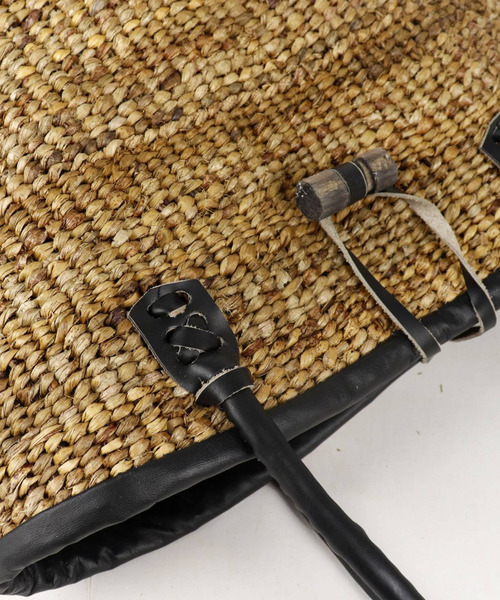 UNBILLION（アンビリオン）の「アフリカンスクエアー AFRICANSQUARE / バナナバッグ手提（かごバッグ・レディース・ベージュ・FREE）」の3枚目の写真