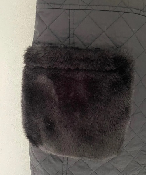 M y u(ミュー)の「ファーポケット キルティング ジレワンピ(ワンピース・レディース・ブラック・FREE)」の2枚目の写真