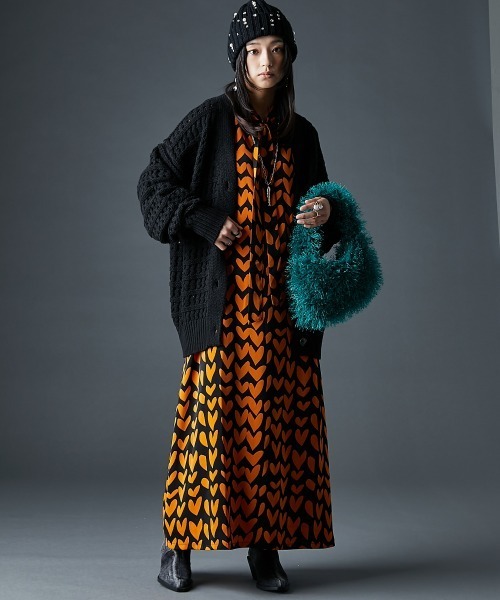 大きいサイズ！UNTITLED 幾何学　ボウタイ　ロングワンピース44 大きいサイズ！UNTITLED 幾何学 ボウタイ ロングワンピース44