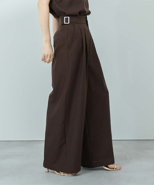 UR'S（ユアーズ）の「リネンライクサイドベルトデザインタックワイドパンツ（その他パンツ・レディース・ブラック/アイボリー/ダークブラウン/ブルー系その他/ダークグレー/サンドベージュ・S/M/L）」の4枚目の写真