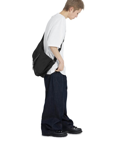 OY（オーワイ）の「『OY/オーワイ』 FIELD BUCKLE BAG/フィールドバックルバッグ（ボディバッグ/ウエストポーチ・レディース・ブラック・FREE）」の3枚目の写真