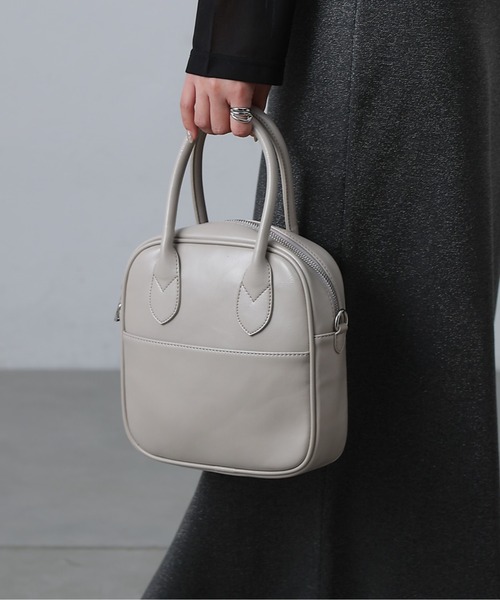 COLONY 2139(コロニートゥーワンスリーナイン)の「スクエアボストンバッグ(ボストンバッグ・レディース・シルバー/ライトグレー/ブラック・FREE)」の1枚目の写真
