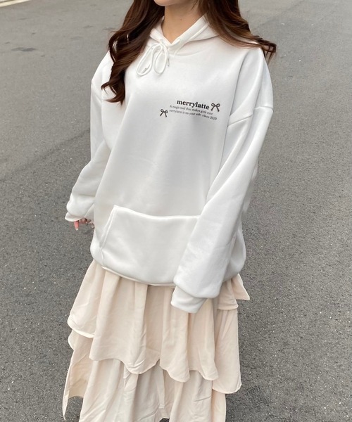 merrylatte(メリーラテ)の「メリラテロゴパーカー(パーカー・レディース・ホワイト・LARGE)」の1枚目の写真