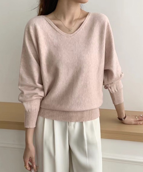 COCOMOMO(ココモモ)の「デコルテ美人 ざっくり Vネックニット(ニット/セーター・レディース・ライトブラウン/ライトグレー/ダークブラウン/ワインレッド/ピンク/ダークグレー/ブラック/ベージュ・FREE)」の7枚目の写真