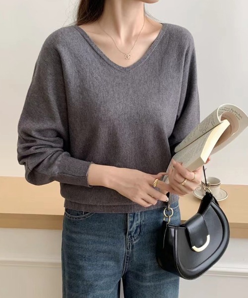 COCOMOMO(ココモモ)の「デコルテ美人 ざっくり Vネックニット(ニット/セーター・レディース・ライトブラウン/ライトグレー/ダークブラウン/ワインレッド/ピンク/ダークグレー/ブラック/ベージュ・FREE)」の4枚目の写真