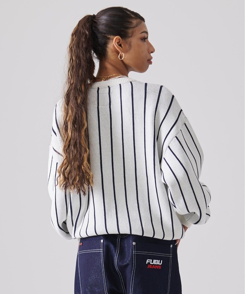 FUBU( フブ)の「FUBU フブ ブランド ロゴ 刺繍 ワッペン ストライプ クルーネック ニット プルオーバー セーター(ニット/セーター・メンズ・オフホワイト/ブラック・M/XXL/XL/L)」の11枚目の写真