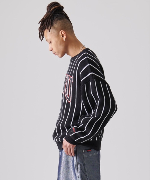 FUBU( フブ)の「FUBU フブ ブランド ロゴ 刺繍 ワッペン ストライプ クルーネック ニット プルオーバー セーター(ニット/セーター・メンズ・オフホワイト/ブラック・M/XXL/XL/L)」の17枚目の写真