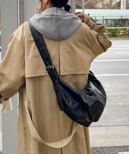 fredy emue(フレディエミュ)の「ヴィンテージライクフェイクレザーショルダーバッグ(ショルダーバッグ・レディース・ブラウン/ブラック・FREE)」の18枚目の写真