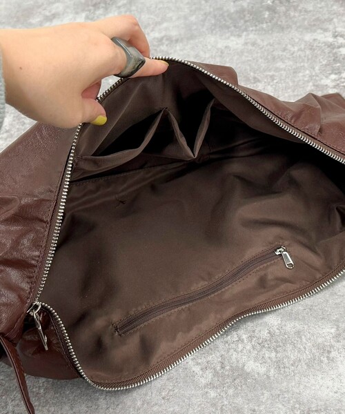 fredy emue(フレディエミュ)の「ヴィンテージライクフェイクレザーショルダーバッグ(ショルダーバッグ・レディース・ブラウン/ブラック・FREE)」の5枚目の写真