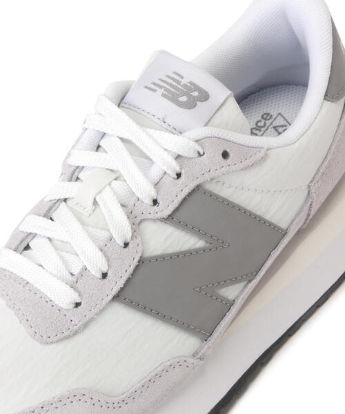 NATURAL BEAUTY BASIC（ナチュラルビューティーベーシック）の「◇ＮｅｗＢａｌａｎｃｅ　ＷＳ２３７（スニーカー・レディース・グレー/ベージュ・23.5cm/24.0cm）」の6枚目の写真