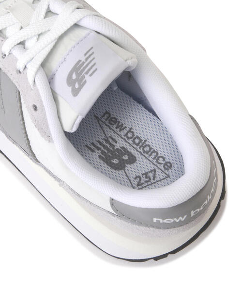 NATURAL BEAUTY BASIC（ナチュラルビューティーベーシック）の「◇ＮｅｗＢａｌａｎｃｅ　ＷＳ２３７（スニーカー・レディース・グレー/ベージュ・23.5cm/24.0cm）」の4枚目の写真