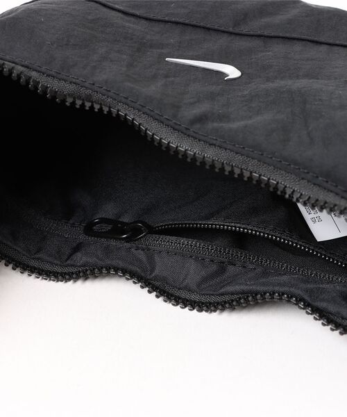 NIKE(ナイキ)の「【NIKE】AURA CRESCENT CROSSBODY(ショルダーバッグ・レディース・ブラック・FREE)」の3枚目の写真