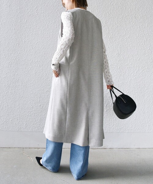 SHIPS(シップス)の「〈手洗い可能〉シャークスキン ジレ ワンピース(ワンピース・レディース・ベージュ/ネイビー・ONE SIZE)」の4枚目の写真