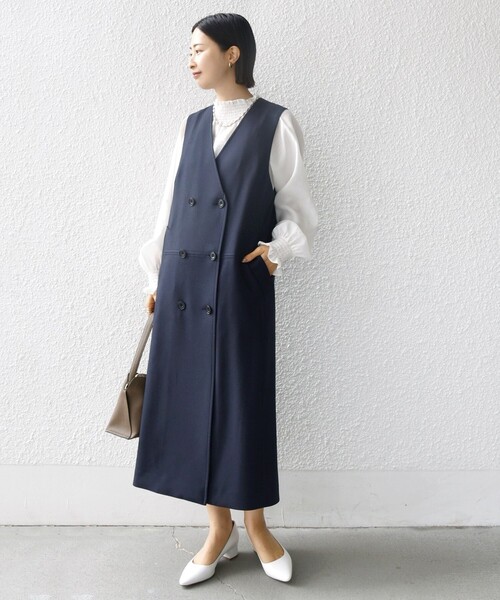 SHIPS(シップス)の「〈手洗い可能〉シャークスキン ジレ ワンピース(ワンピース・レディース・ベージュ/ネイビー・ONE SIZE)」の9枚目の写真
