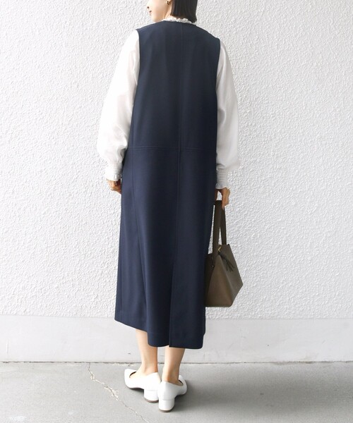 SHIPS(シップス)の「〈手洗い可能〉シャークスキン ジレ ワンピース(ワンピース・レディース・ベージュ/ネイビー・ONE SIZE)」の10枚目の写真