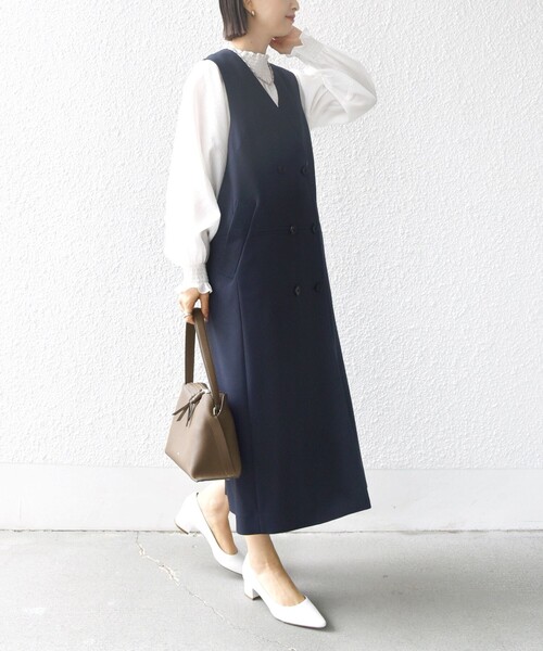 SHIPS(シップス)の「〈手洗い可能〉シャークスキン ジレ ワンピース(ワンピース・レディース・ベージュ/ネイビー・ONE SIZE)」の11枚目の写真