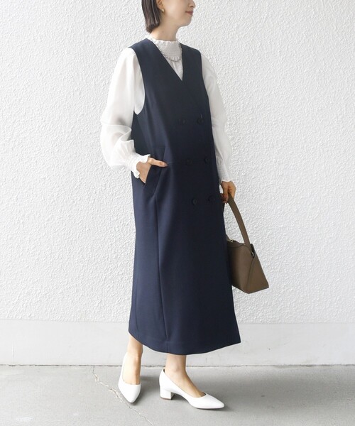 SHIPS(シップス)の「〈手洗い可能〉シャークスキン ジレ ワンピース(ワンピース・レディース・ベージュ/ネイビー・ONE SIZE)」の12枚目の写真