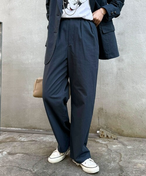 fredy emue（フレディエミュ）の「《セットアップ対応》綿ナイロンイージーストレートパンツ（その他パンツ・レディース・ベージュ/ネイビー・38/36）」の2枚目の写真