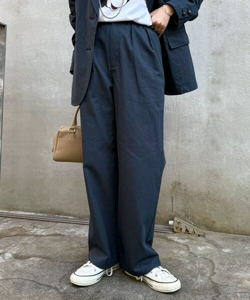 fredy emue（フレディエミュ）の「《セットアップ対応》綿ナイロンイージーストレートパンツ（その他パンツ・レディース・ベージュ/ネイビー・38/36）」の10枚目の写真