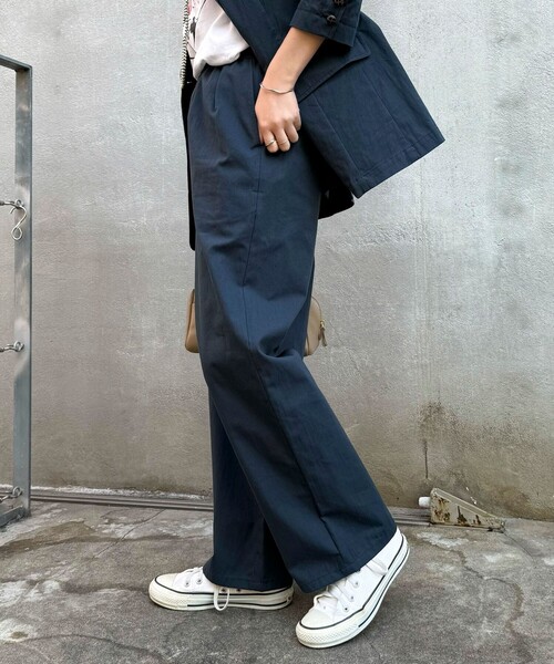 fredy emue（フレディエミュ）の「《セットアップ対応》綿ナイロンイージーストレートパンツ（その他パンツ・レディース・ベージュ/ネイビー・38/36）」の12枚目の写真