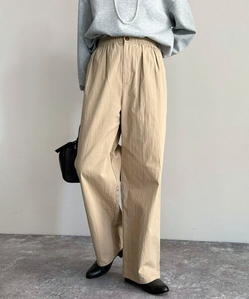 fredy emue（フレディエミュ）の「《セットアップ対応》綿ナイロンイージーストレートパンツ（その他パンツ・レディース・ベージュ/ネイビー・38/36）」の15枚目の写真