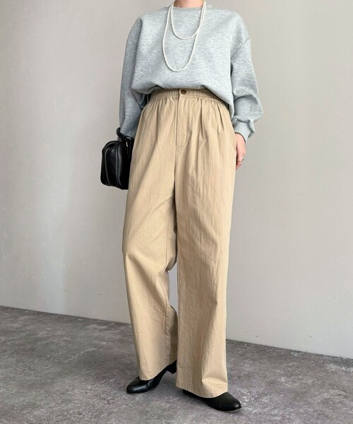 fredy emue（フレディエミュ）の「《セットアップ対応》綿ナイロンイージーストレートパンツ（その他パンツ・レディース・ベージュ/ネイビー・38/36）」の16枚目の写真