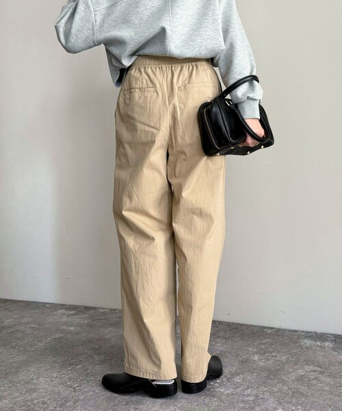 fredy emue（フレディエミュ）の「《セットアップ対応》綿ナイロンイージーストレートパンツ（その他パンツ・レディース・ベージュ/ネイビー・38/36）」の19枚目の写真