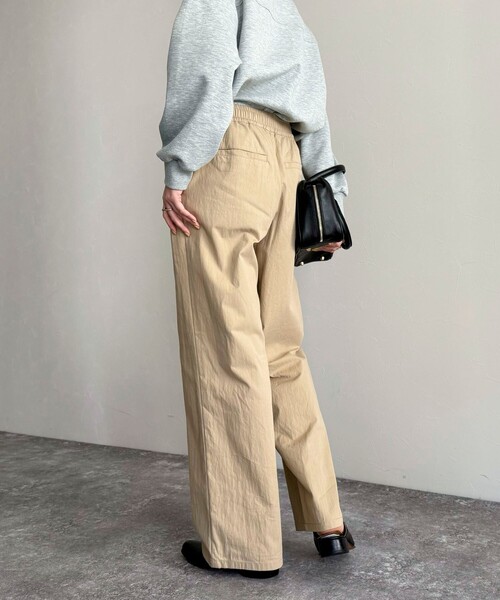 fredy emue（フレディエミュ）の「《セットアップ対応》綿ナイロンイージーストレートパンツ（その他パンツ・レディース・ベージュ/ネイビー・38/36）」の20枚目の写真