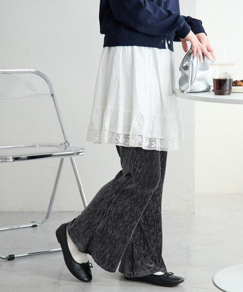 DISCOAT（ディスコート）の「ベロアプリーツフレアパンツ（その他パンツ・レディース・ダークブラウン/アイボリー/チャコールグレー・SMALL/MEDIUM/LARGE）」の5枚目の写真