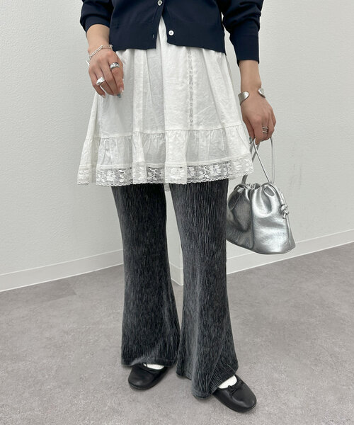 DISCOAT（ディスコート）の「ベロアプリーツフレアパンツ（その他パンツ・レディース・ダークブラウン/アイボリー/チャコールグレー・SMALL/MEDIUM/LARGE）」の8枚目の写真