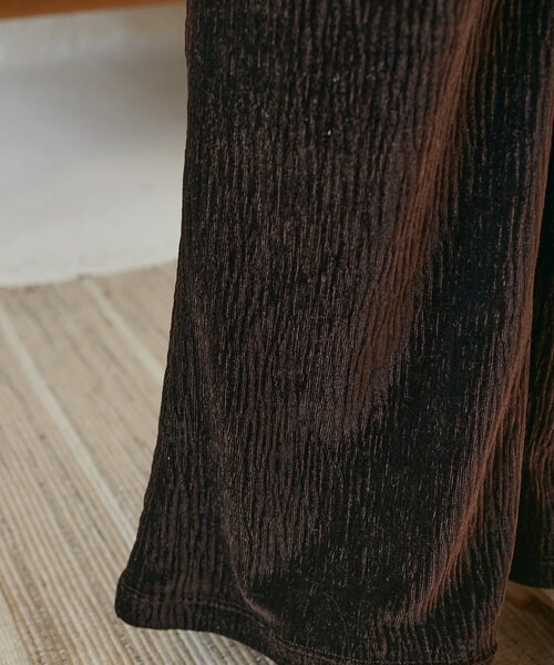 DISCOAT（ディスコート）の「ベロアプリーツフレアパンツ（その他パンツ・レディース・ダークブラウン/アイボリー/チャコールグレー・SMALL/MEDIUM/LARGE）」の20枚目の写真